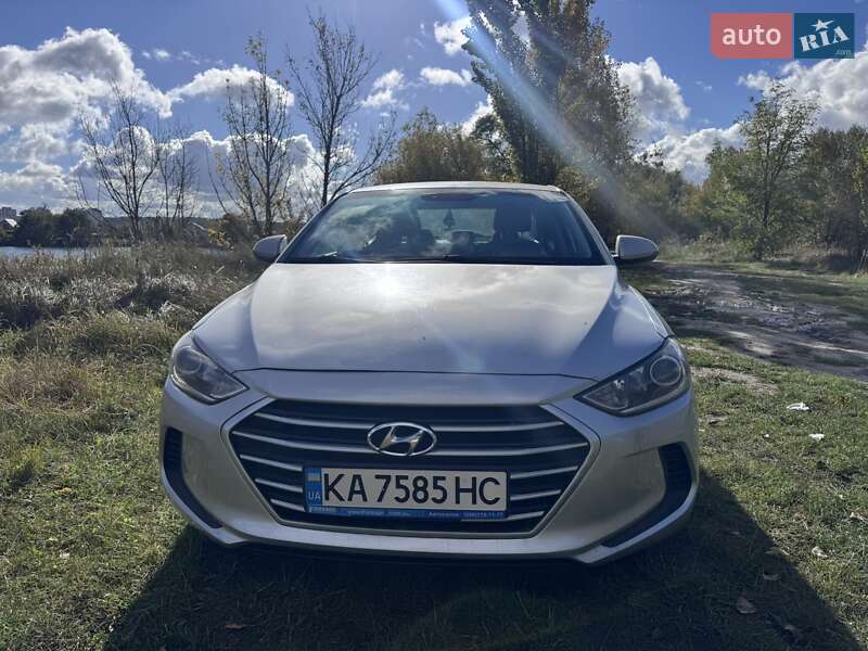 Седан Hyundai Elantra 2017 в Ирпене