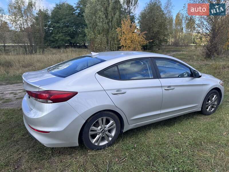 Седан Hyundai Elantra 2017 в Ирпене