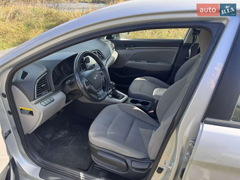 Седан Hyundai Elantra 2017 в Ирпене