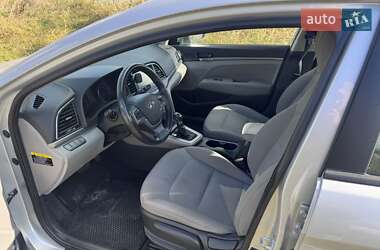 Седан Hyundai Elantra 2017 в 