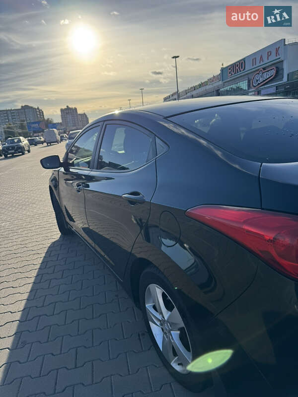 Седан Hyundai Elantra 2013 в Києві