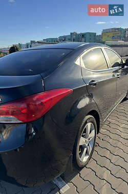 Седан Hyundai Elantra 2013 в 