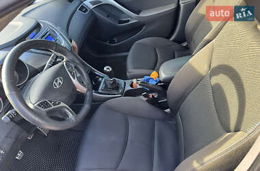 Седан Hyundai Elantra 2013 в 