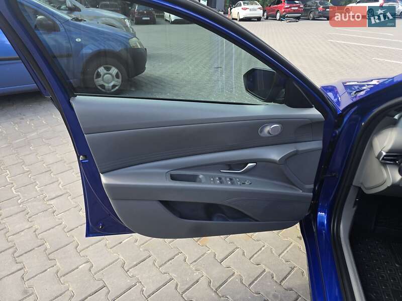 Седан Hyundai Elantra 2023 в Киеве