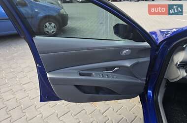 Седан Hyundai Elantra 2023 в 
