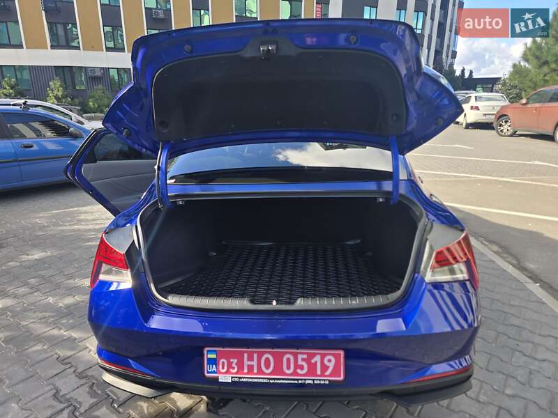Седан Hyundai Elantra 2023 в Киеве