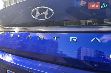 Седан Hyundai Elantra 2023 в 