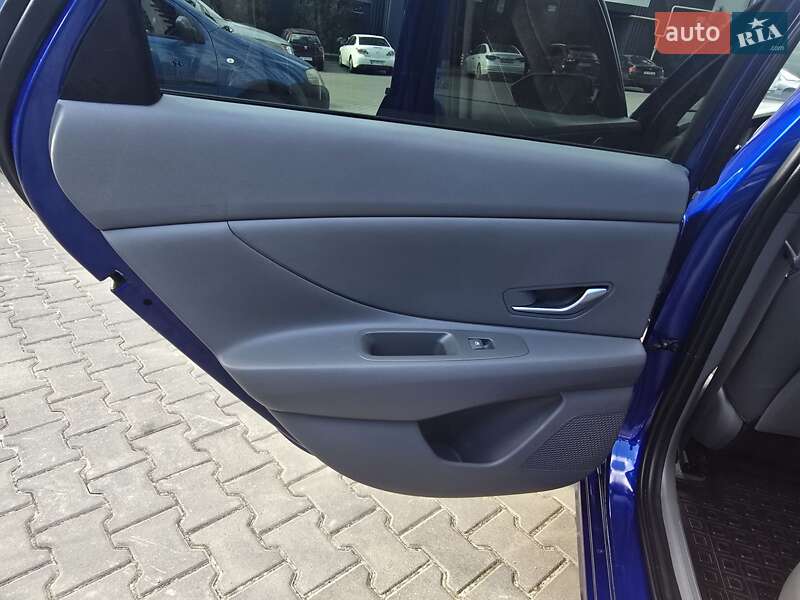 Седан Hyundai Elantra 2023 в Киеве