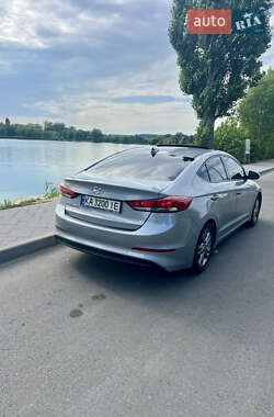 Седан Hyundai Elantra 2017 в 
