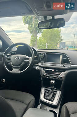Седан Hyundai Elantra 2017 в 