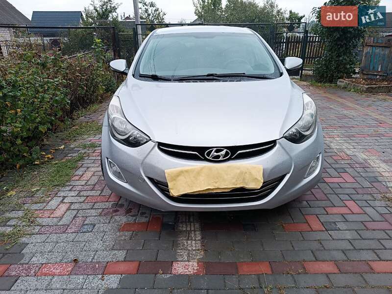 Седан Hyundai Elantra 2013 в Вараше