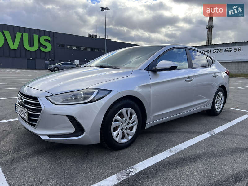 Седан Hyundai Elantra 2016 в Киеве