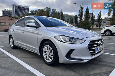 Седан Hyundai Elantra 2016 в Києві