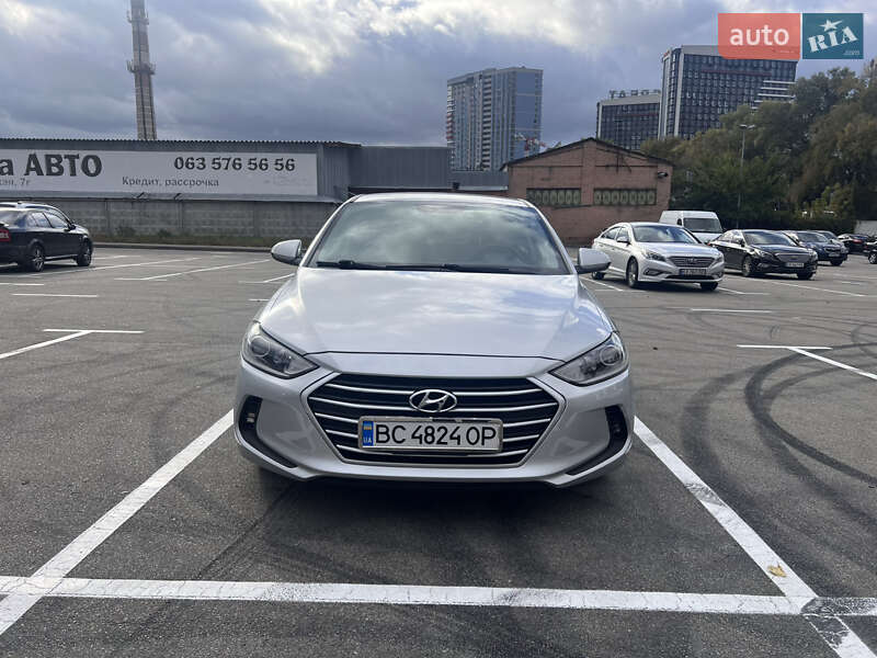 Седан Hyundai Elantra 2016 в Киеве