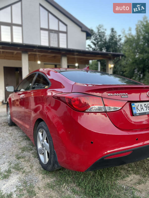 Hyundai Elantra 2012