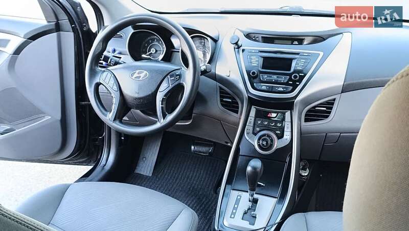 Седан Hyundai Elantra 2013 в Виннице