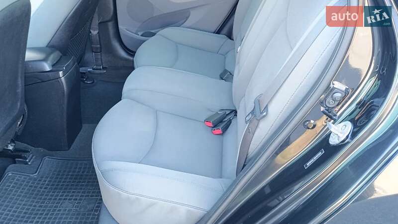 Седан Hyundai Elantra 2013 в Виннице