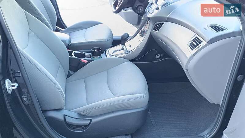 Седан Hyundai Elantra 2013 в Виннице