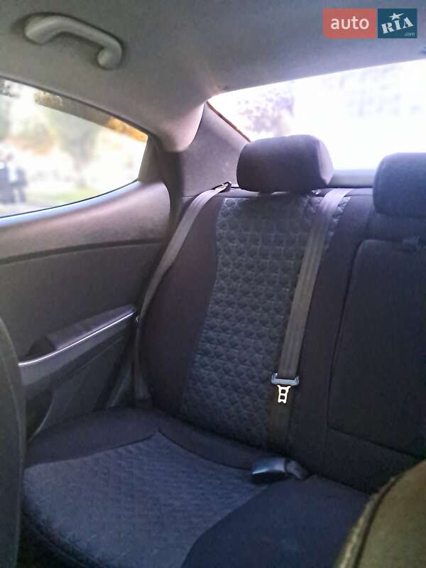 Седан Hyundai Elantra 2014 в Овруче