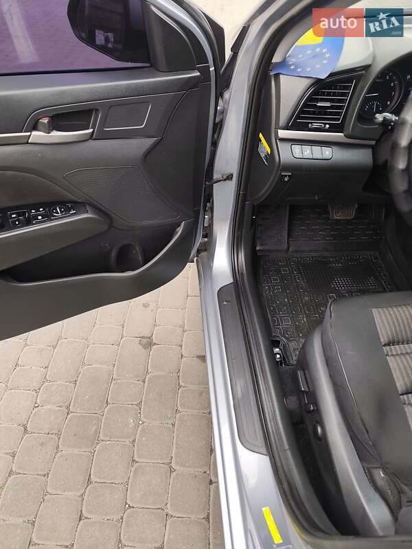 Седан Hyundai Elantra 2016 в Харкові