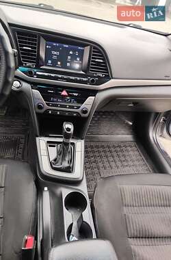 Седан Hyundai Elantra 2016 в 