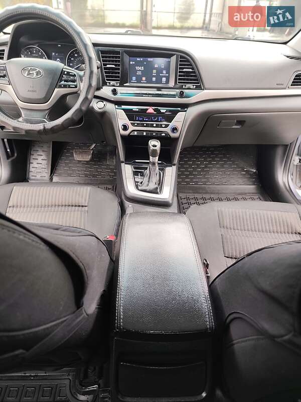 Седан Hyundai Elantra 2016 в Харкові