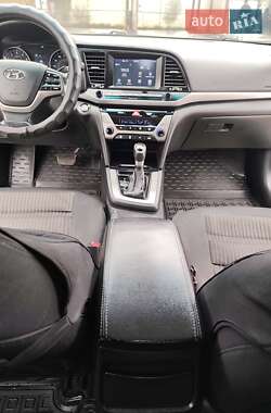 Седан Hyundai Elantra 2016 в 