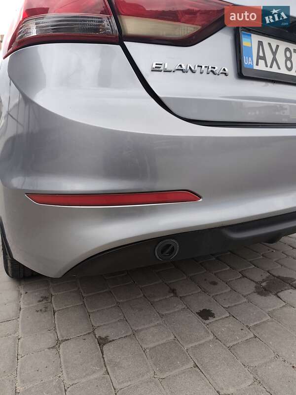 Седан Hyundai Elantra 2016 в Харкові