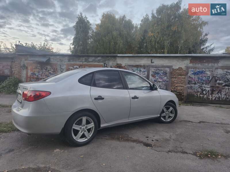 Седан Hyundai Elantra 2011 в Павлограде
