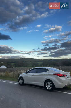 Седан Hyundai Elantra 2012 в Львове