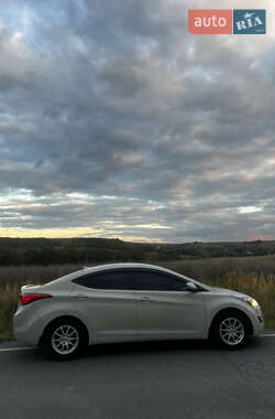 Седан Hyundai Elantra 2012 в 
