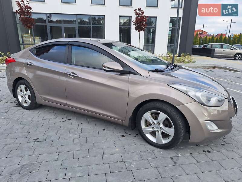 Седан Hyundai Elantra 2012 в Городку