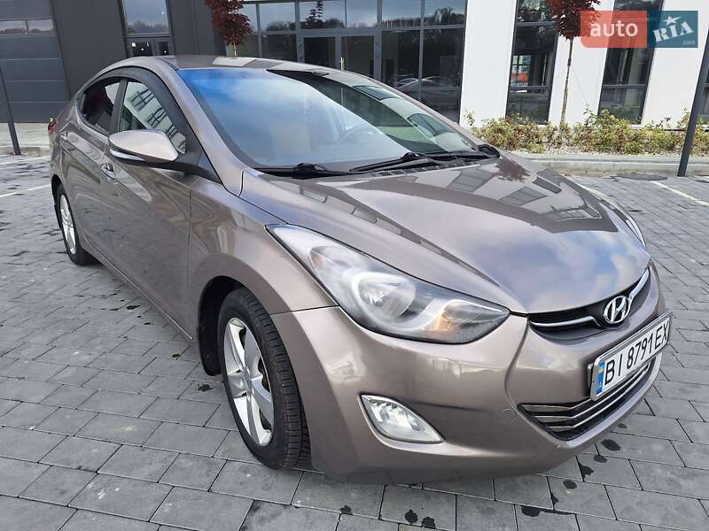 Седан Hyundai Elantra 2012 в Городку