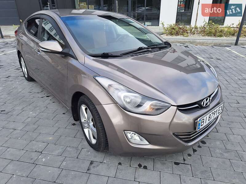 Седан Hyundai Elantra 2012 в Городку