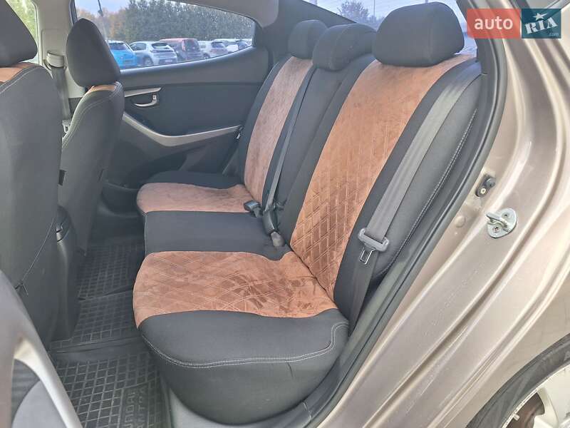 Седан Hyundai Elantra 2012 в Городку
