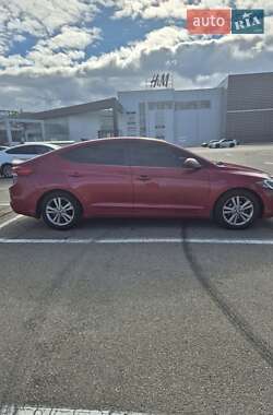Седан Hyundai Elantra 2017 в 
