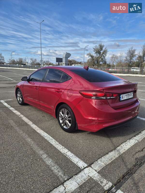 Седан Hyundai Elantra 2017 в Киеве