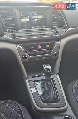 Седан Hyundai Elantra 2017 в 