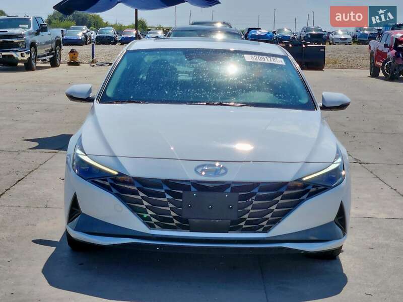 Седан Hyundai Elantra 2022 в Львове