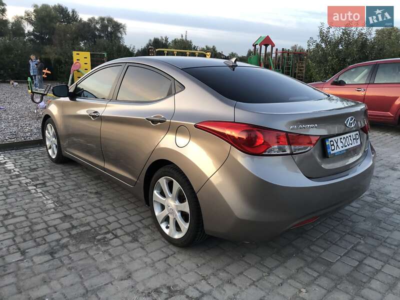 Седан Hyundai Elantra 2011 в Киеве