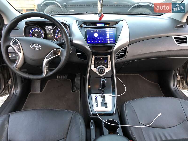 Седан Hyundai Elantra 2011 в Киеве