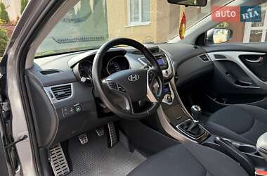Седан Hyundai Elantra 2012 в 