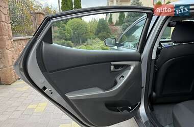 Седан Hyundai Elantra 2012 в 