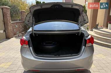 Седан Hyundai Elantra 2012 в 