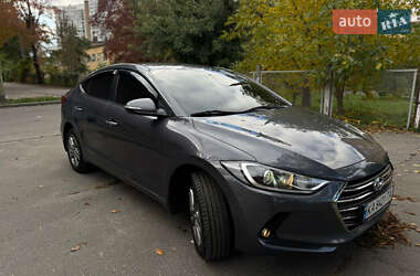 Седан Hyundai Elantra 2017 в Киеве