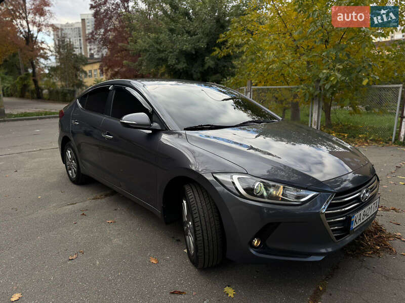 Седан Hyundai Elantra 2017 в 