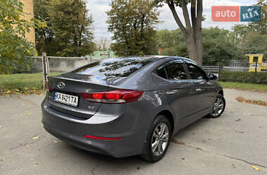 Седан Hyundai Elantra 2017 в 