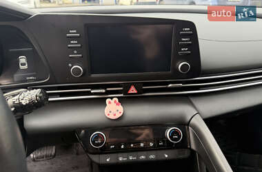 Седан Hyundai Elantra 2022 в 