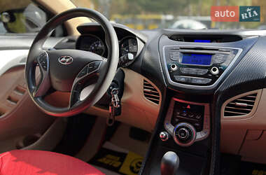 Седан Hyundai Elantra 2013 в 