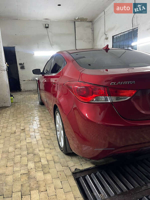 Седан Hyundai Elantra 2012 в Бориславі